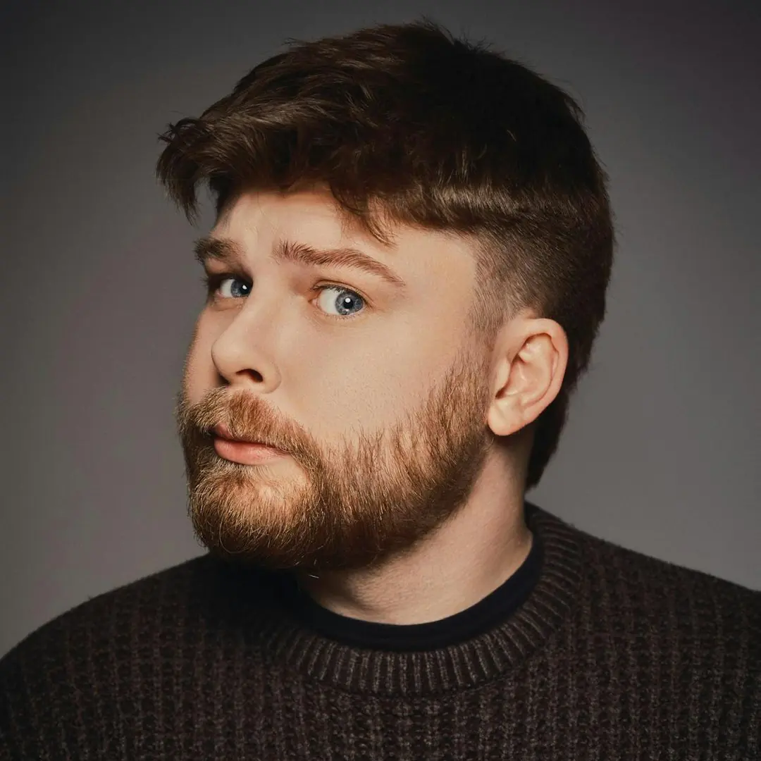 Saturday Headliners: Elliot Cass