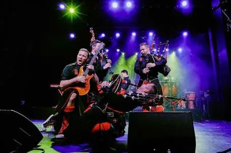 The Red Hot Chilli Pipers @ Metropol
