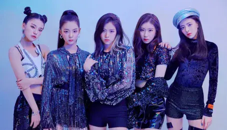 ITZY @ Zénith Paris La Villette