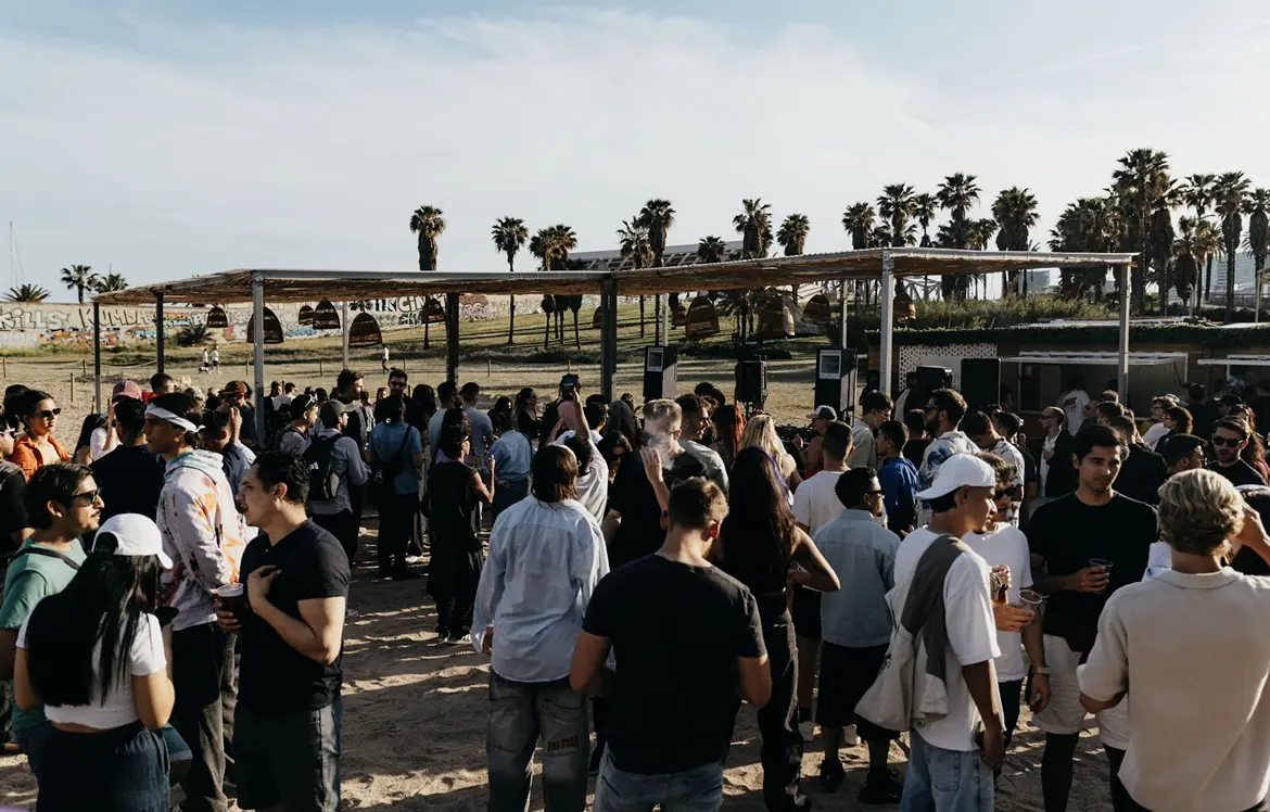 FIESTA EN LA PLAYA AL AIRE LIBRE GRATIS BMS