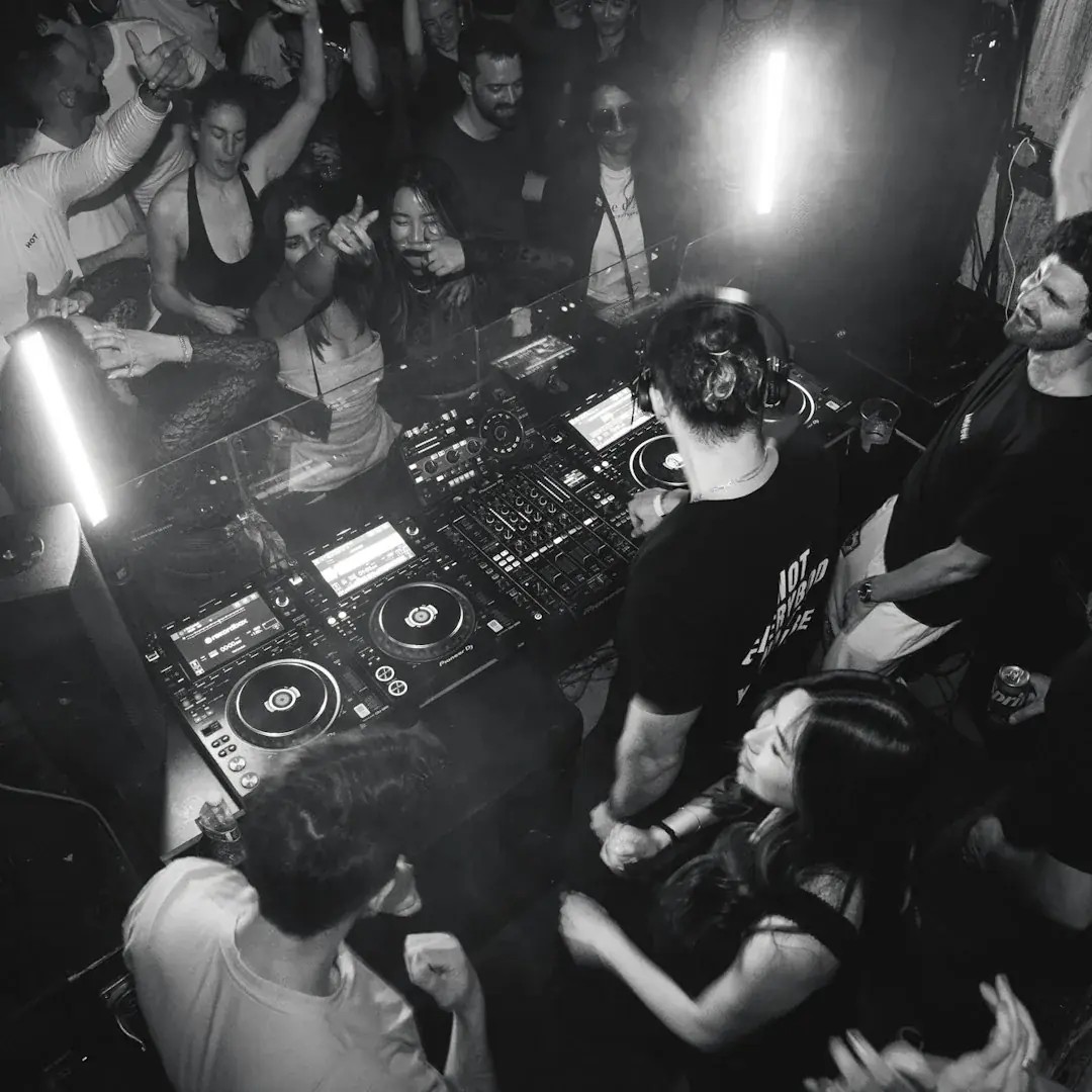 LeCrew: HAUNTED