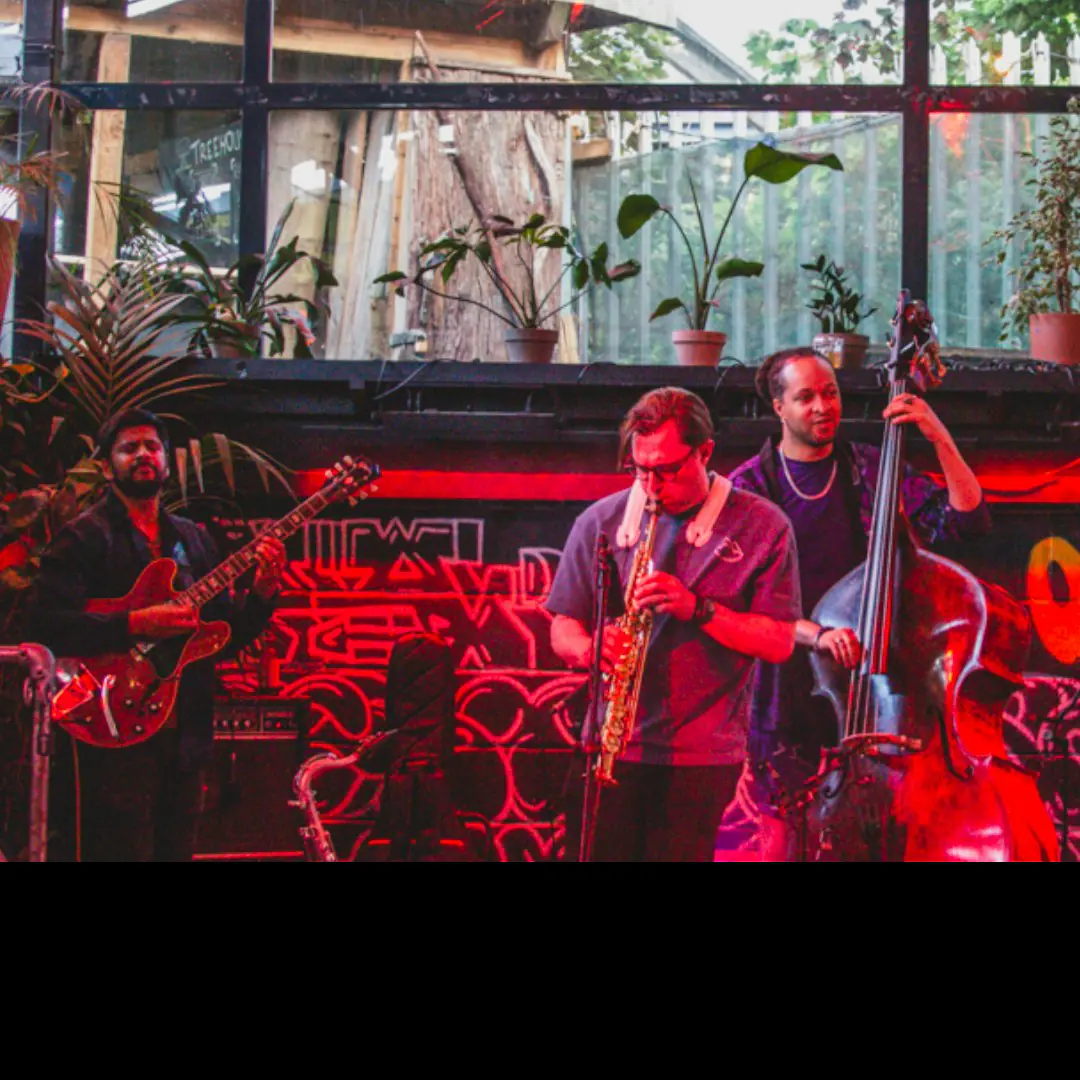 LIVE JAZZ JAM W / STRATOS