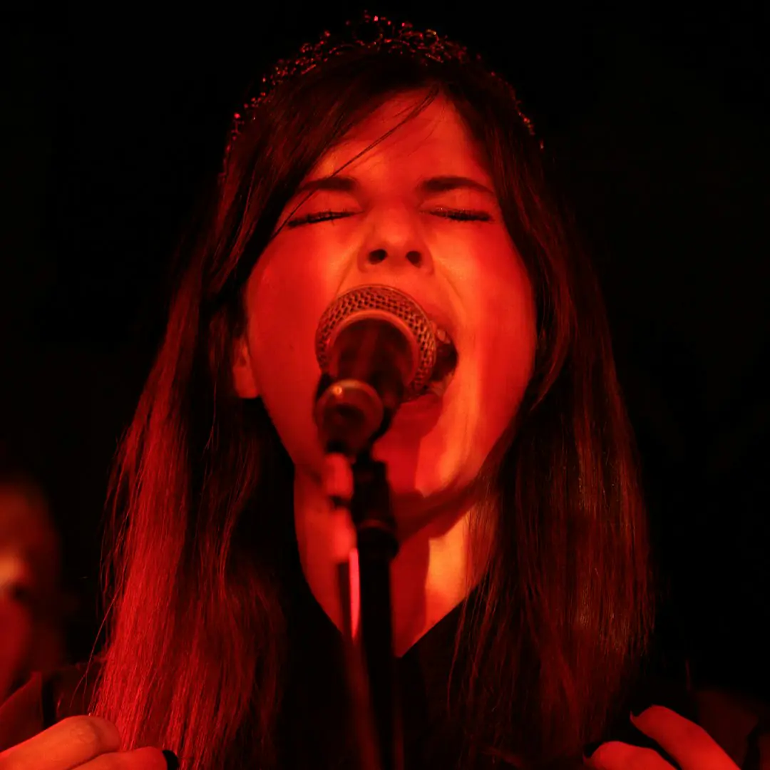 Roxanne de Bastion + Support