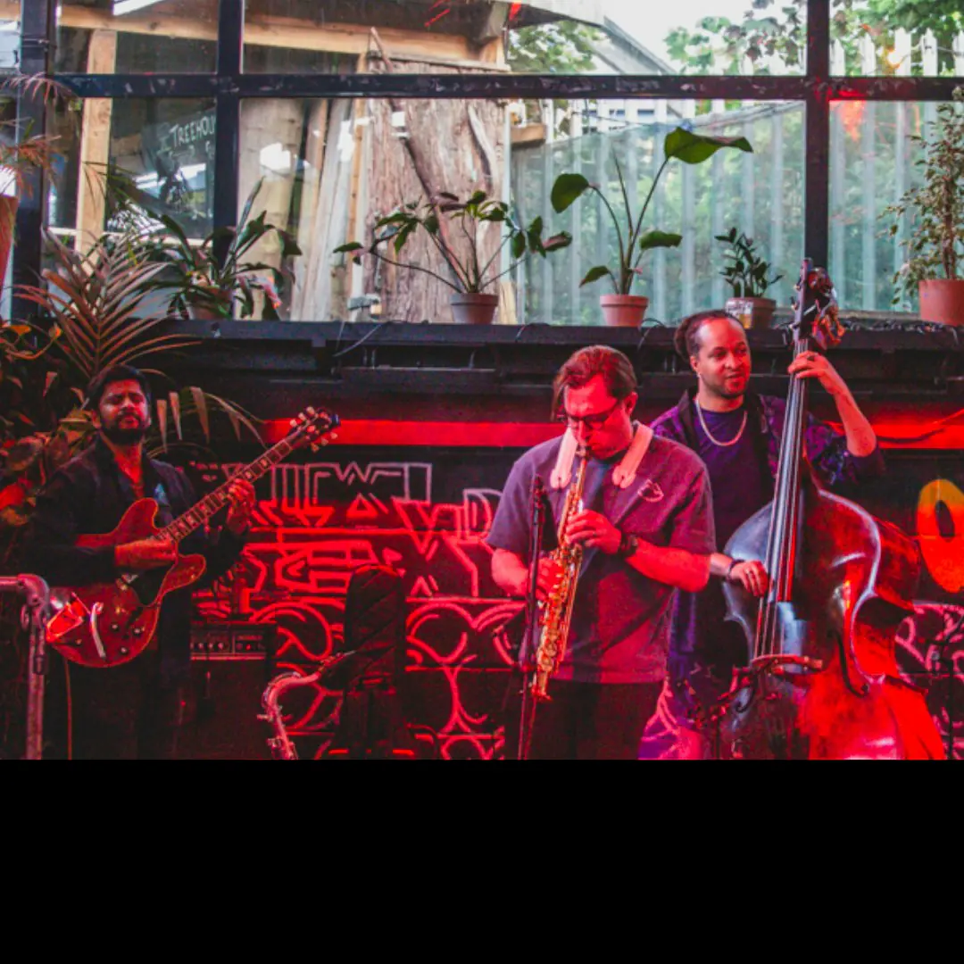 LIVE JAZZ JAM W / STRATOS