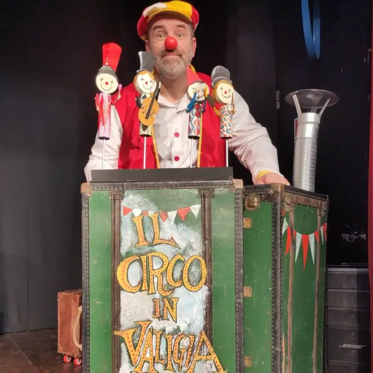 THE CIRCUS IN A SUITCASE