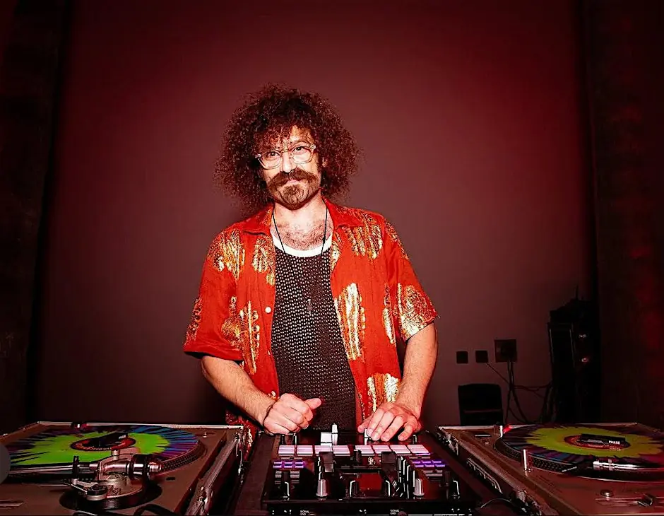 Finger of God Presents: The Gaslamp Killer ft. Mophono