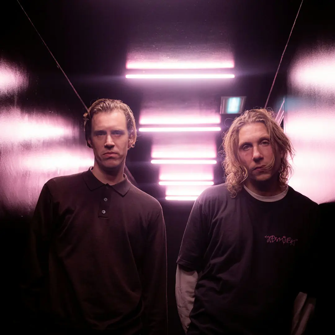 Loke Rahbek & Frederik Valentin A / V + Vina Konda A / V