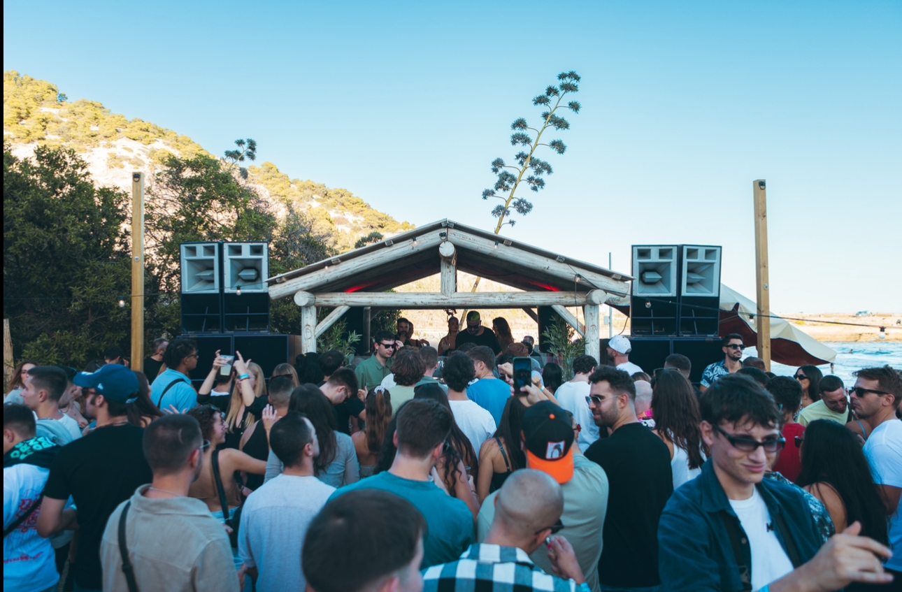 FREE OPEN AIR BEACH PARTY