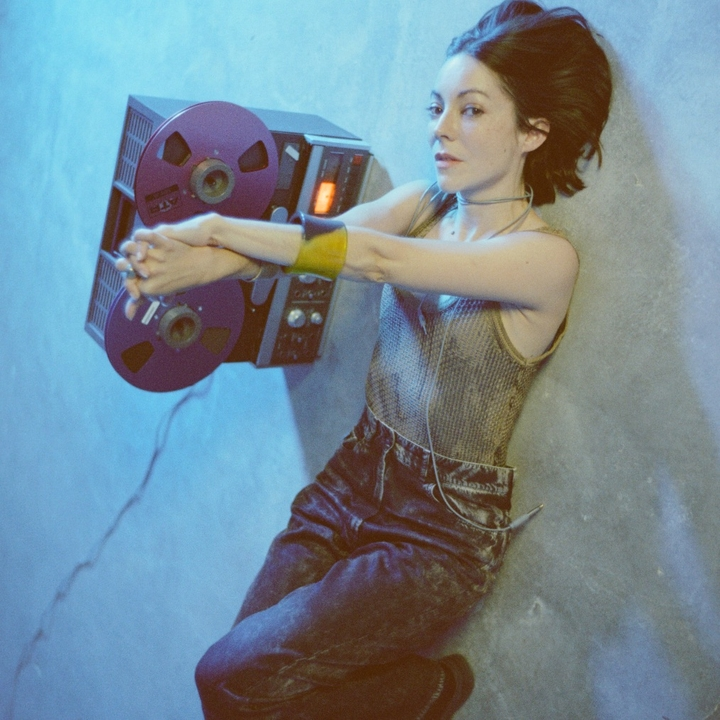 LUCRECIA DALT