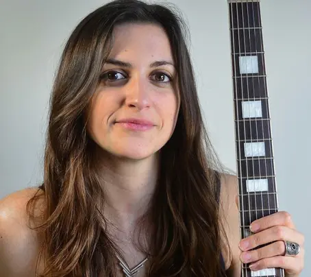 Laura Cox @ La Cabane, Les Halles de la Cartoucherie