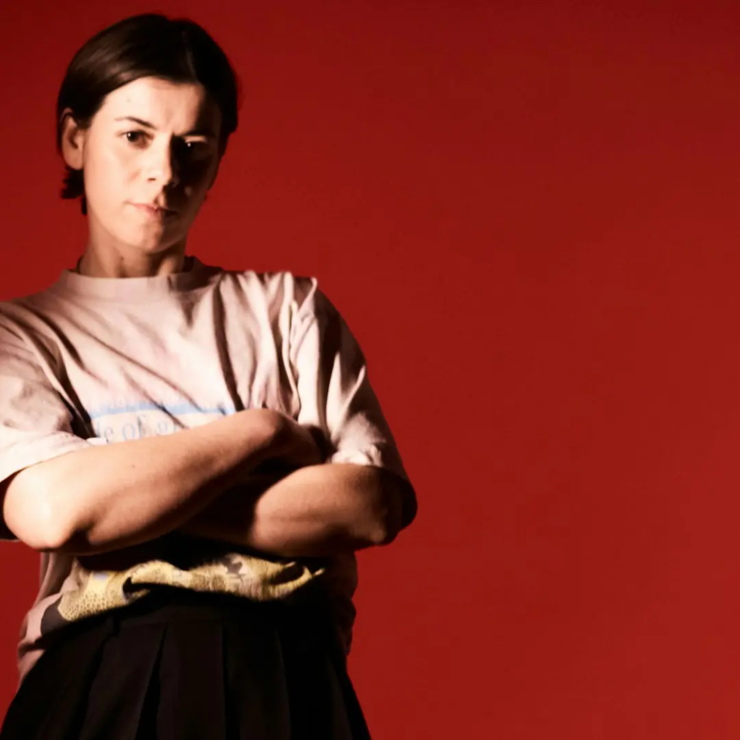 Liz Lawrence: Acoustic + Signing