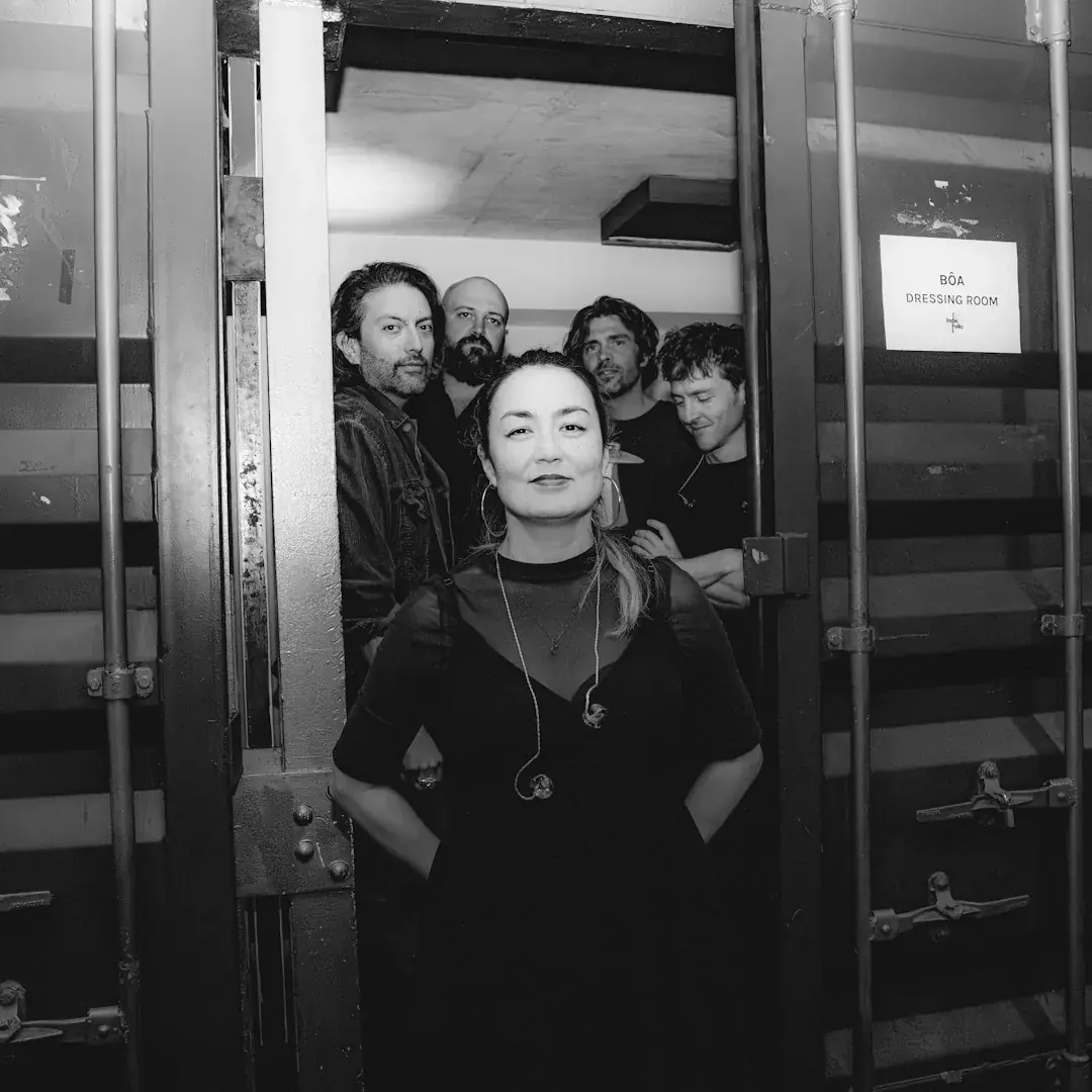 Bôa: Live + Signing