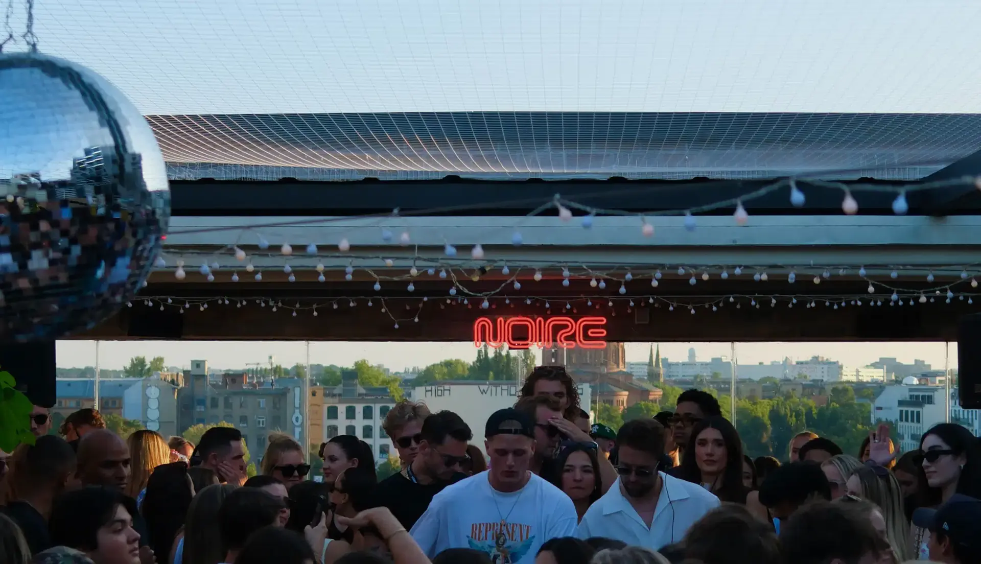 Noire Rooftop Party