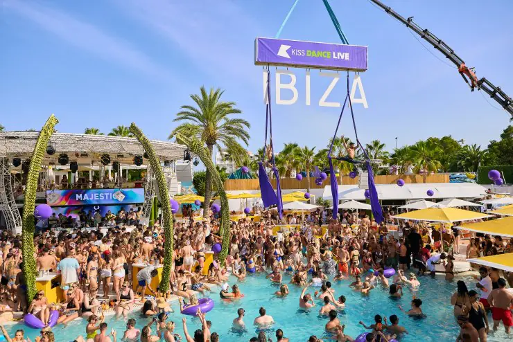 KISS Pool Party Live