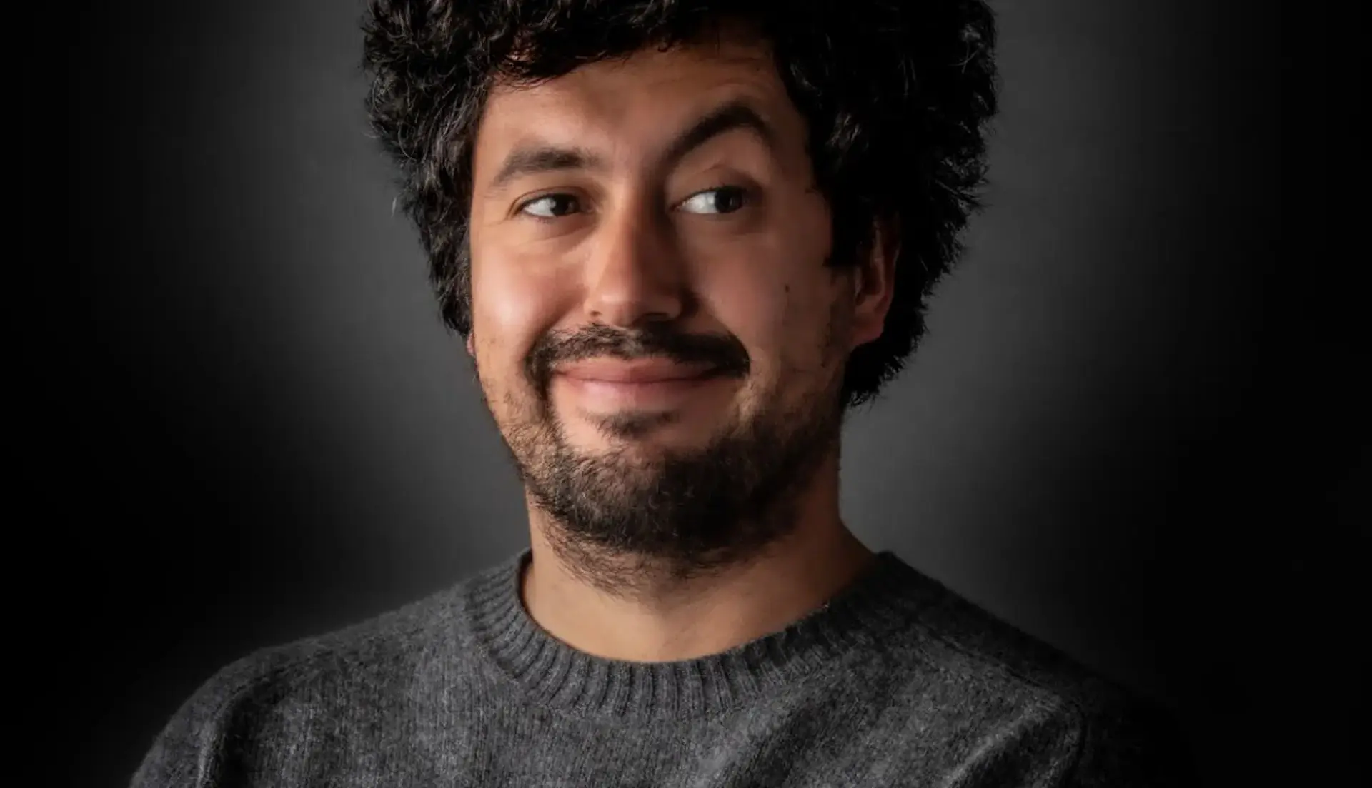 XHULIANO DULE - STAND UP COMEDY at MAGMA - GIOVEDÌ 14 MAGGIO