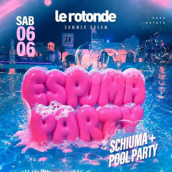 Fête à la piscine en mousse