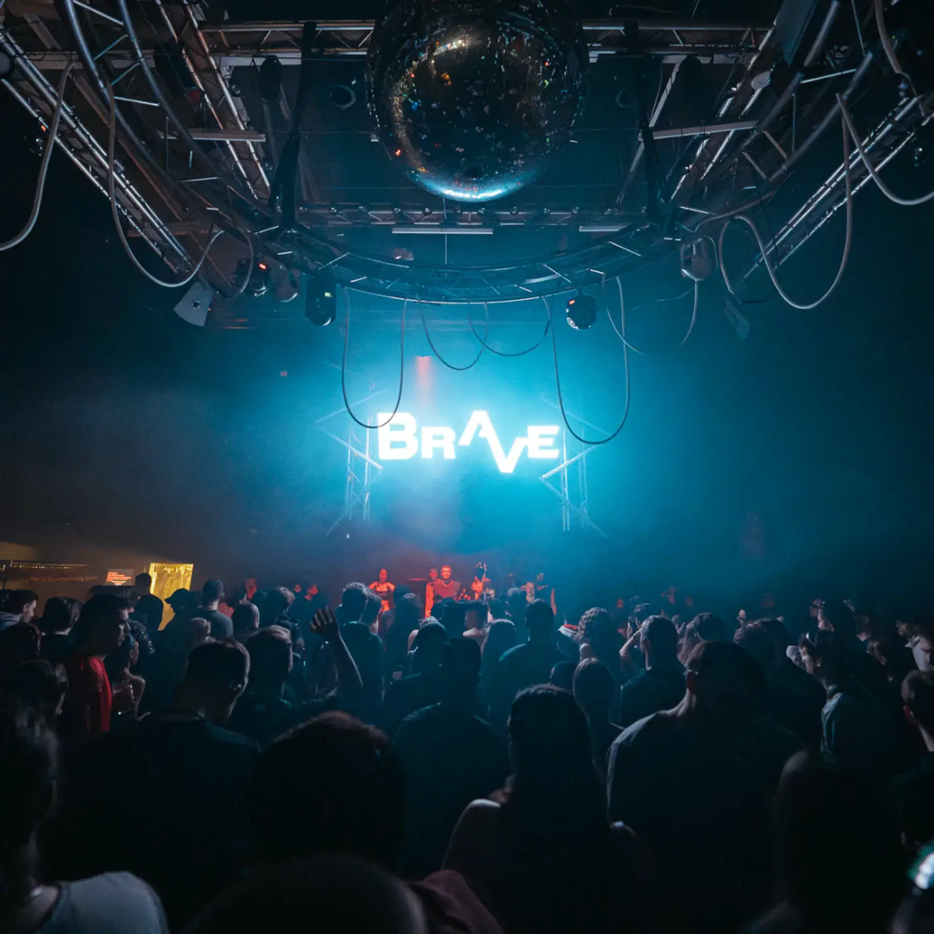 BRAVE w / SHOKI uvm