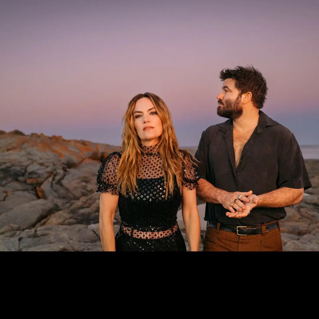 Angus & Julia Stone: Live + Signing