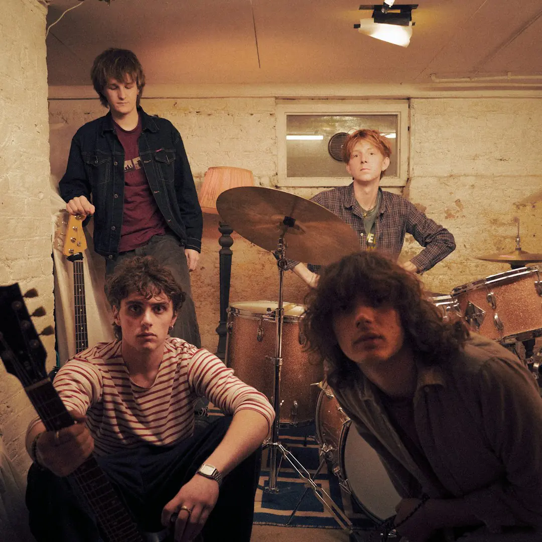 Tooth: Stripped Back + Signing